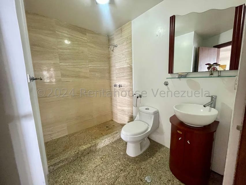 Casa (Multipes Niveles) en Venta en Los Naranjos del Cafetal, Distrito Metropolitano - 69