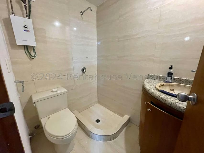 Casa (Multipes Niveles) en Venta en Los Naranjos del Cafetal, Distrito Metropolitano - 81