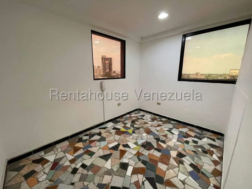 Comercial (Oficina) en Alquiler en Avenida Bolivar, Aragua - 11