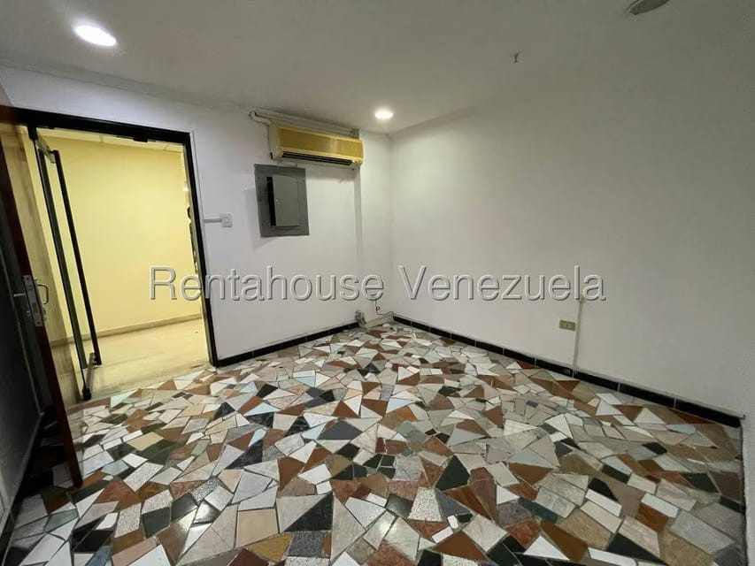 Comercial (Oficina) en Alquiler en Avenida Bolivar, Aragua - 3