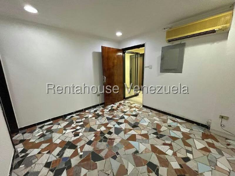 Comercial (Oficina) en Alquiler en Avenida Bolivar, Aragua - 4