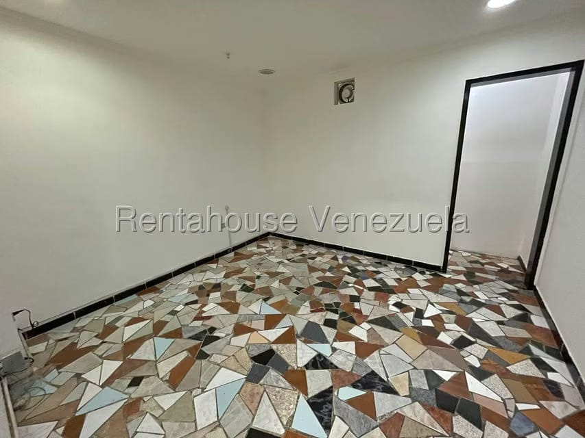 Comercial (Oficina) en Alquiler en Avenida Bolivar, Aragua - 6