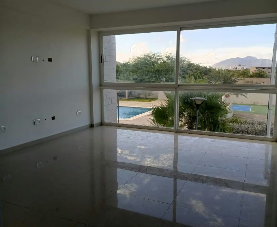 Apartamento de 85 mts en Urb. Dumar - 2
