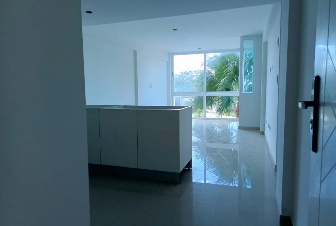 Apartamento de 85 mts en Urb. Dumar - 9