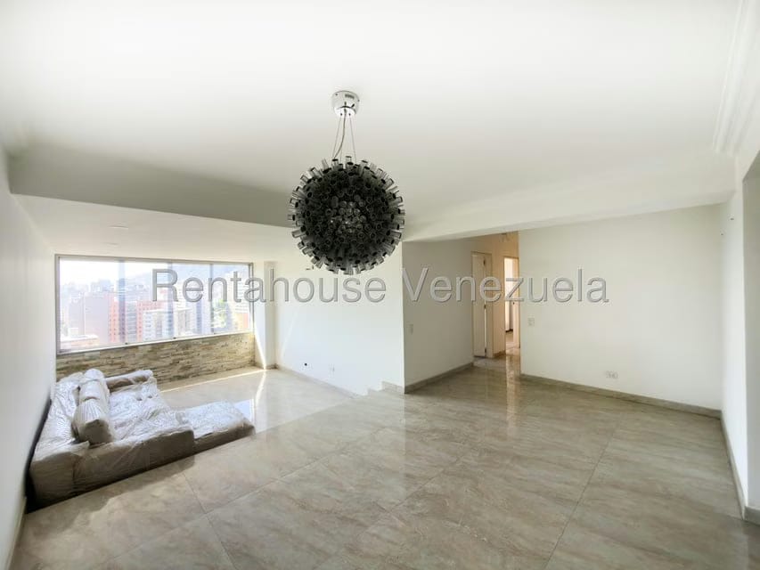 Apartamento (1 Nivel) en Venta en Los Dos Caminos, Distrito Metropolitano - 13