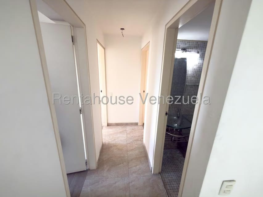 Apartamento (1 Nivel) en Venta en Los Dos Caminos, Distrito Metropolitano - 17