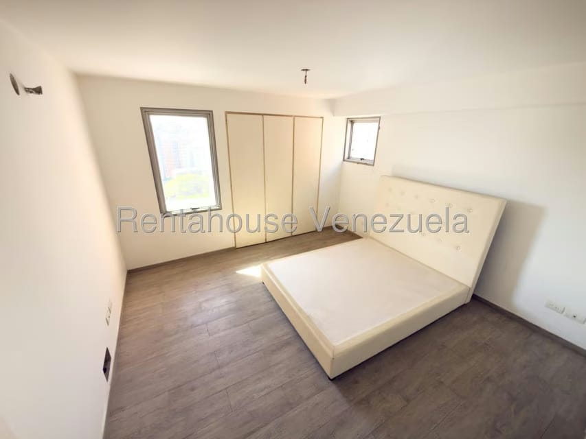 Apartamento (1 Nivel) en Venta en Los Dos Caminos, Distrito Metropolitano - 18