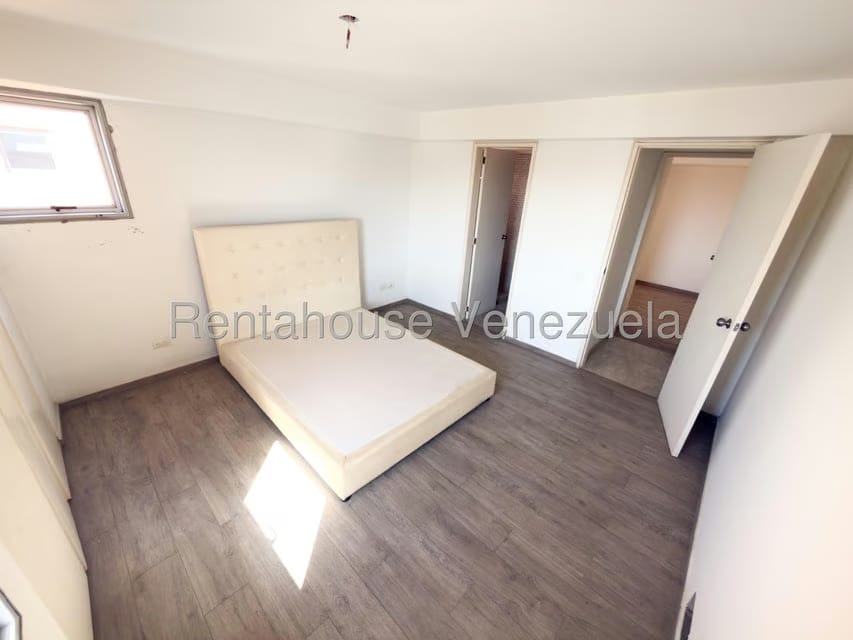 Apartamento (1 Nivel) en Venta en Los Dos Caminos, Distrito Metropolitano - 19