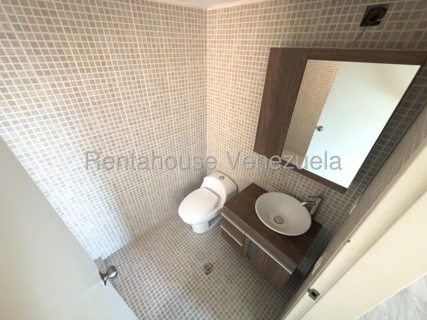 Apartamento (1 Nivel) en Venta en Los Dos Caminos, Distrito Metropolitano - 20