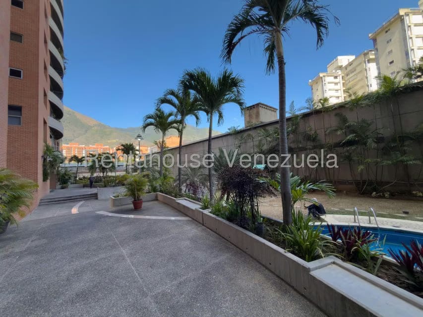 Apartamento (1 Nivel) en Venta en Los Dos Caminos, Distrito Metropolitano - 3