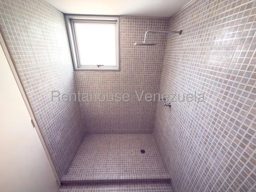 Apartamento (1 Nivel) en Venta en Los Dos Caminos, Distrito Metropolitano - 21