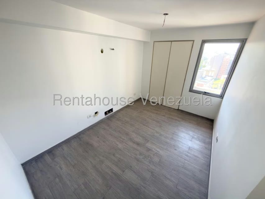 Apartamento (1 Nivel) en Venta en Los Dos Caminos, Distrito Metropolitano - 22