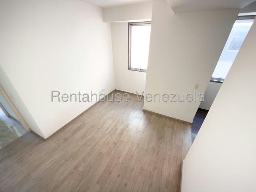 Apartamento (1 Nivel) en Venta en Los Dos Caminos, Distrito Metropolitano - 25