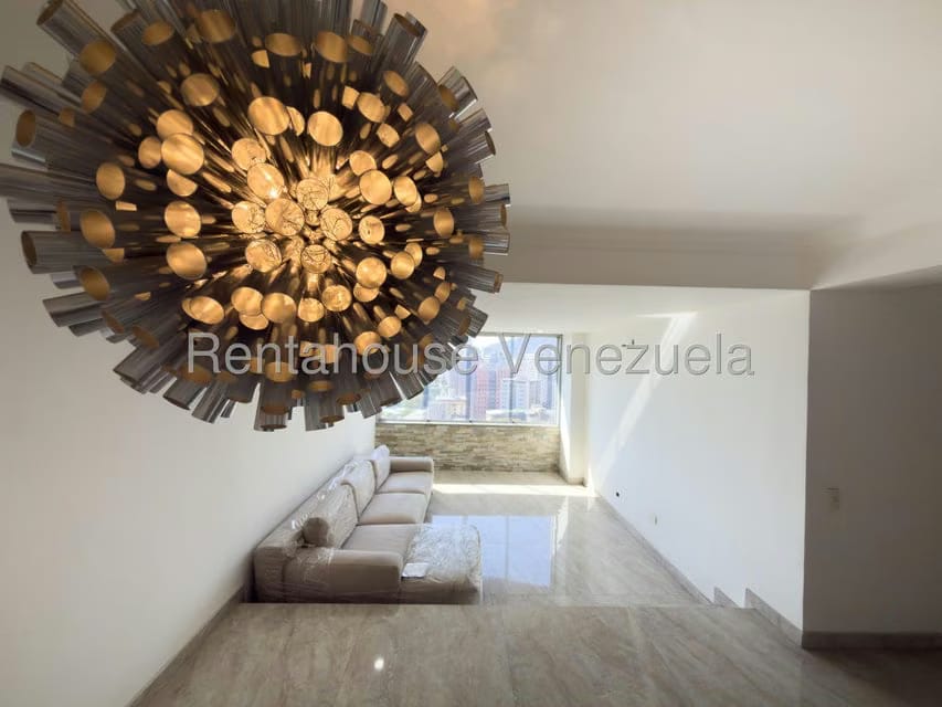 Apartamento (1 Nivel) en Venta en Los Dos Caminos, Distrito Metropolitano - 4