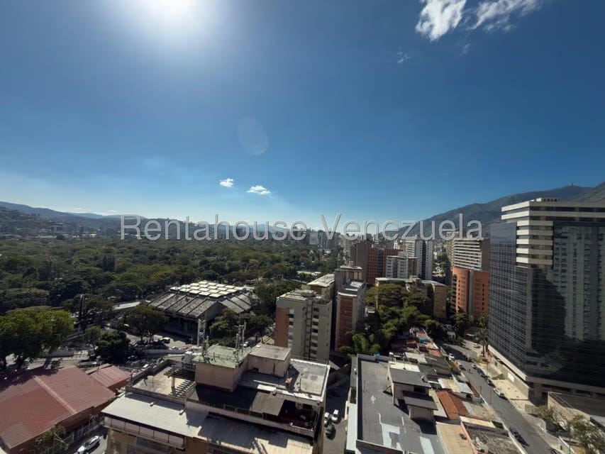 Apartamento (1 Nivel) en Venta en Los Dos Caminos, Distrito Metropolitano - 9