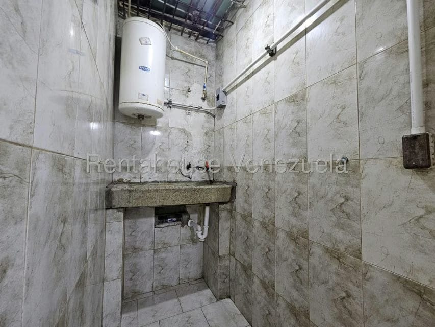 Comercial (Local Comercial) en Alquiler en Las Mercedes, Lara - 32