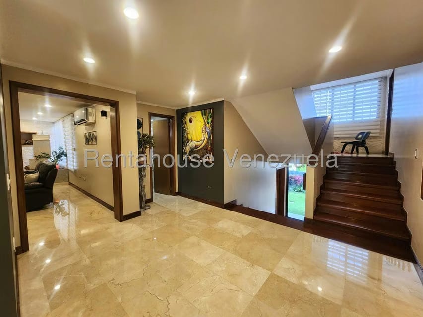 Casa (Multipes Niveles) en Venta en El Marques, Distrito Metropolitano - 2
