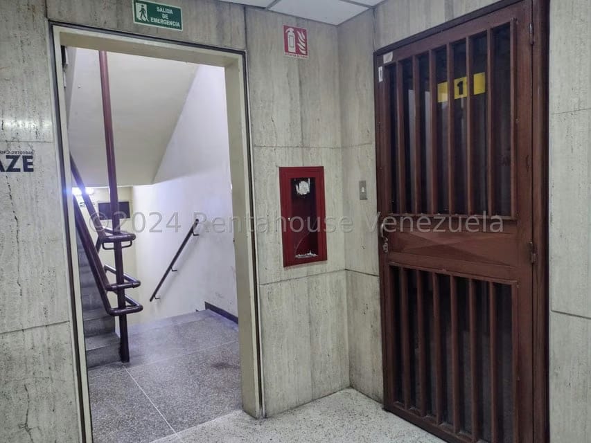 Comercial (Oficina) en Alquiler en Parroquia Santa Teresa, Distrito Metropolitano - 11
