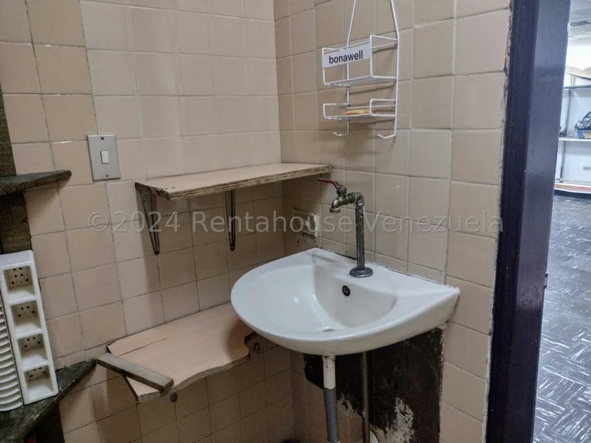 Comercial (Oficina) en Alquiler en Parroquia Santa Teresa, Distrito Metropolitano - 7