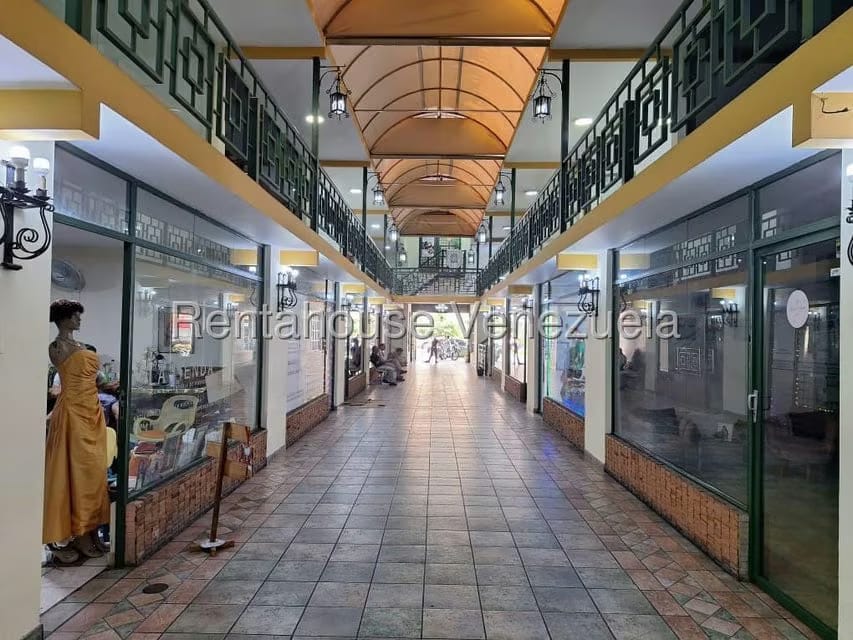 Comercial (Local Comercial) en Alquiler en Avenida Bolivar Norte, Carabobo - 2