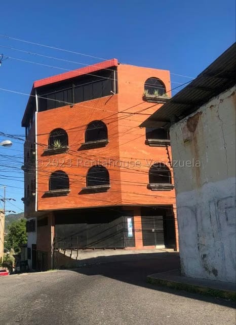 Casa (Multipes Niveles) en Alquiler en Guarenas, Miranda