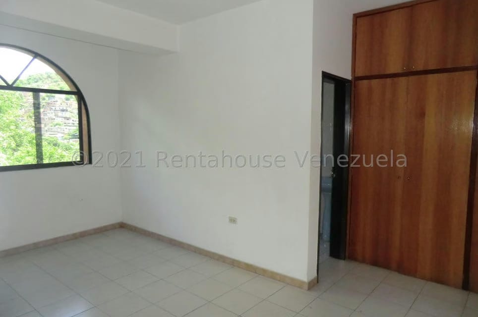 Casa (Multipes Niveles) en Alquiler en Guarenas, Miranda - 4