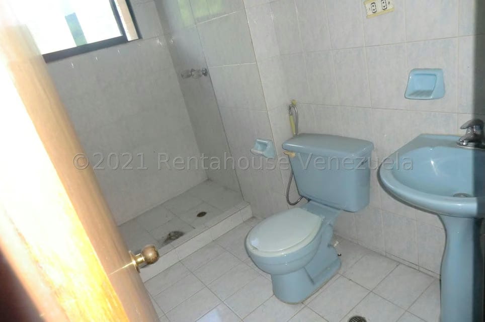Casa (Multipes Niveles) en Alquiler en Guarenas, Miranda - 5