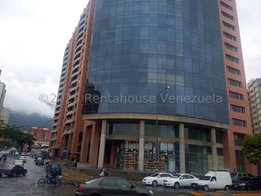 Comercial (Oficina) en Alquiler en Los Dos Caminos, Distrito Metropolitano - 2