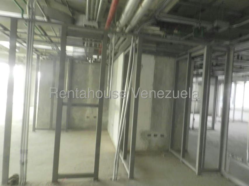 Comercial (Oficina) en Alquiler en Los Dos Caminos, Distrito Metropolitano - 11