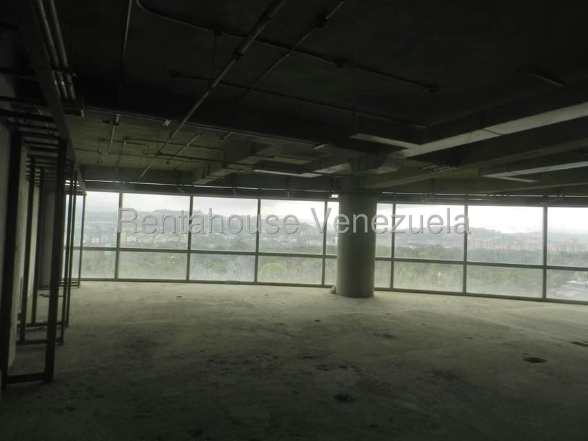 Comercial (Oficina) en Alquiler en Los Dos Caminos, Distrito Metropolitano - 13
