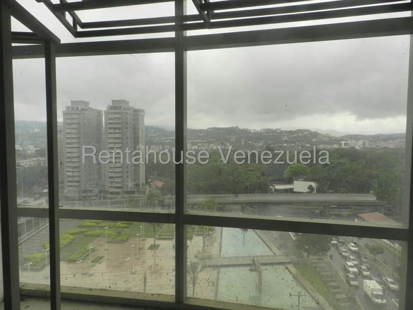 Comercial (Oficina) en Alquiler en Los Dos Caminos, Distrito Metropolitano - 15