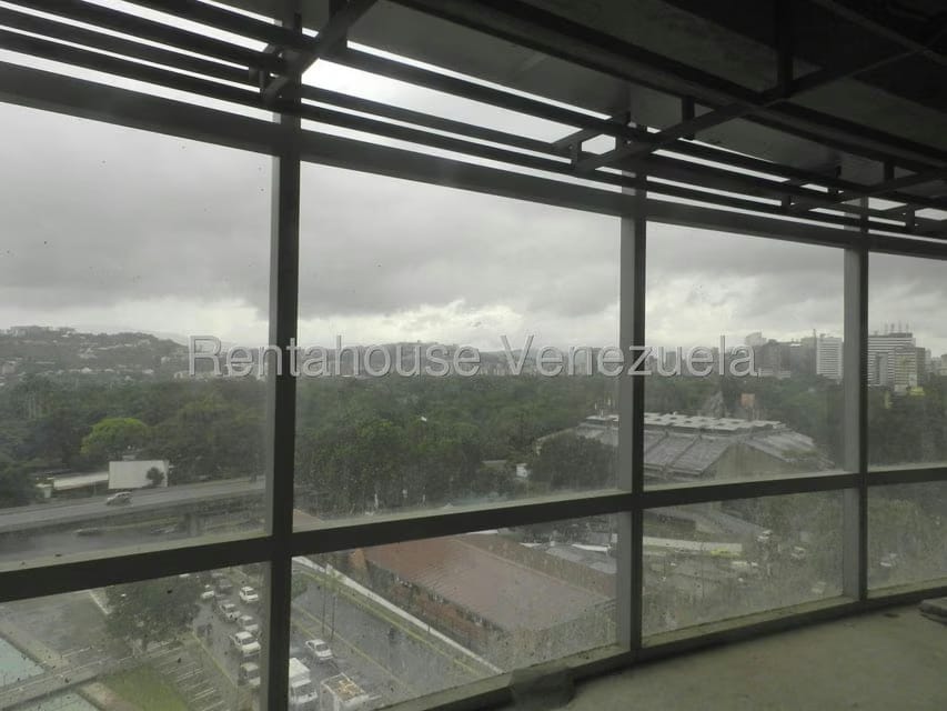 Comercial (Oficina) en Alquiler en Los Dos Caminos, Distrito Metropolitano - 16
