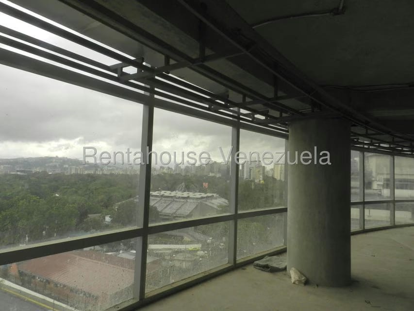 Comercial (Oficina) en Alquiler en Los Dos Caminos, Distrito Metropolitano - 17