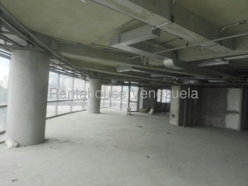Comercial (Oficina) en Alquiler en Los Dos Caminos, Distrito Metropolitano - 18