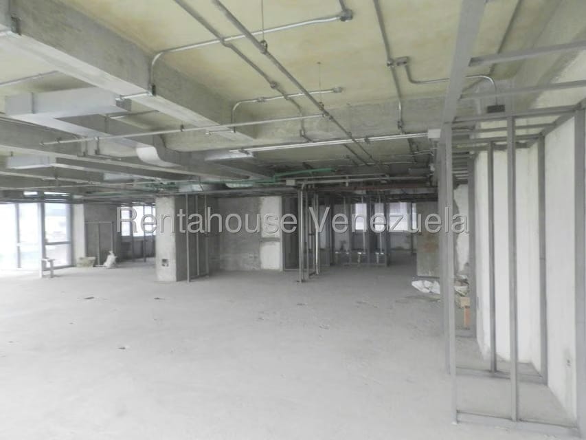 Comercial (Oficina) en Alquiler en Los Dos Caminos, Distrito Metropolitano - 19