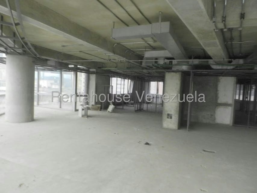 Comercial (Oficina) en Alquiler en Los Dos Caminos, Distrito Metropolitano - 21