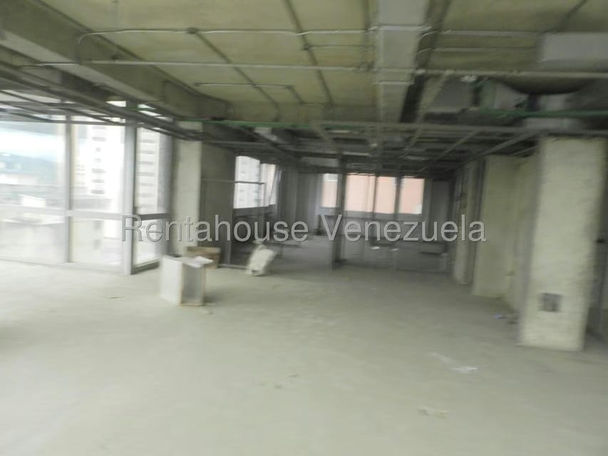 Comercial (Oficina) en Alquiler en Los Dos Caminos, Distrito Metropolitano - 23