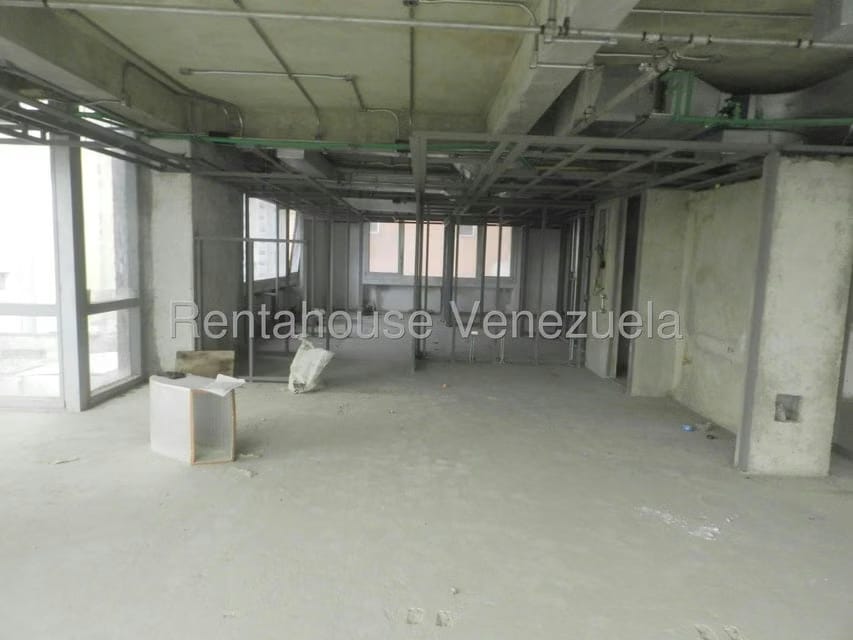 Comercial (Oficina) en Alquiler en Los Dos Caminos, Distrito Metropolitano - 24