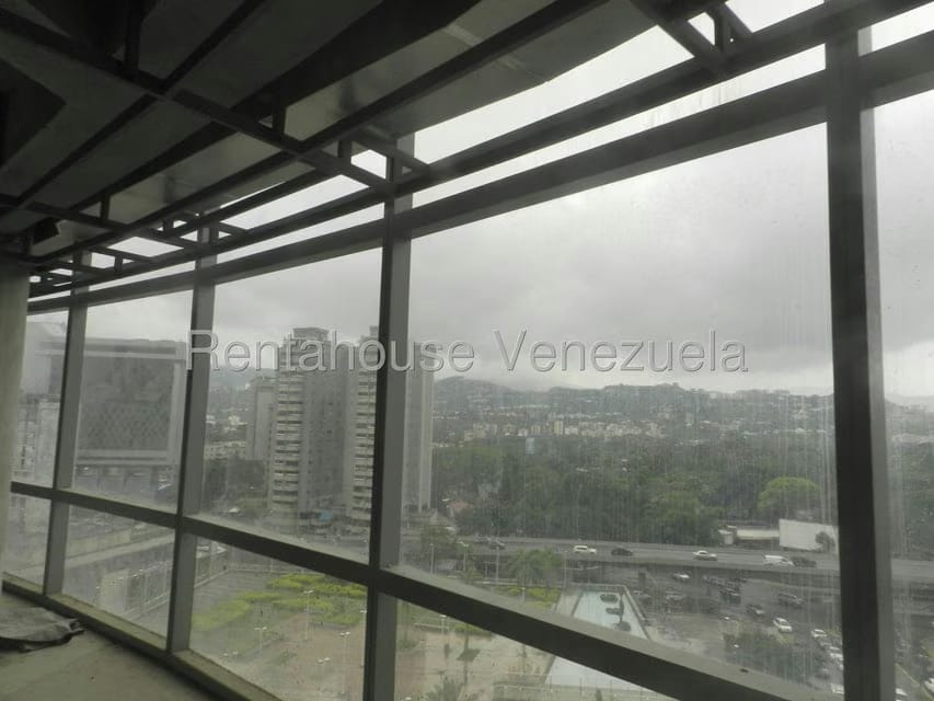 Comercial (Oficina) en Alquiler en Los Dos Caminos, Distrito Metropolitano - 29