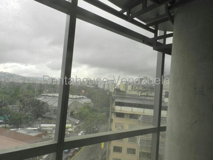 Comercial (Oficina) en Alquiler en Los Dos Caminos, Distrito Metropolitano - 30