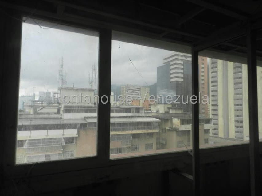 Comercial (Oficina) en Alquiler en Los Dos Caminos, Distrito Metropolitano - 31
