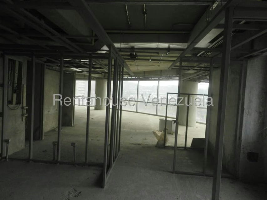 Comercial (Oficina) en Alquiler en Los Dos Caminos, Distrito Metropolitano - 32