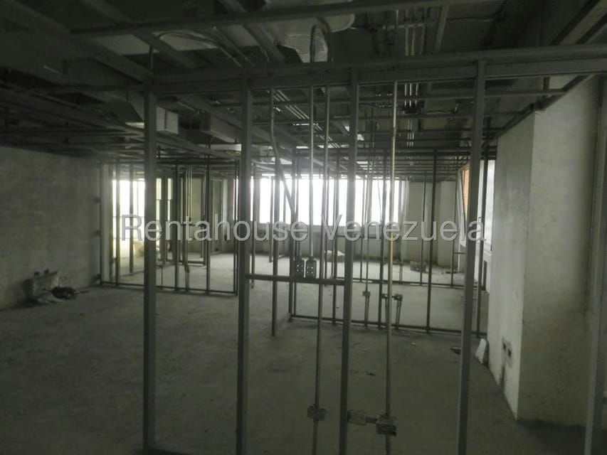 Comercial (Oficina) en Alquiler en Los Dos Caminos, Distrito Metropolitano - 34