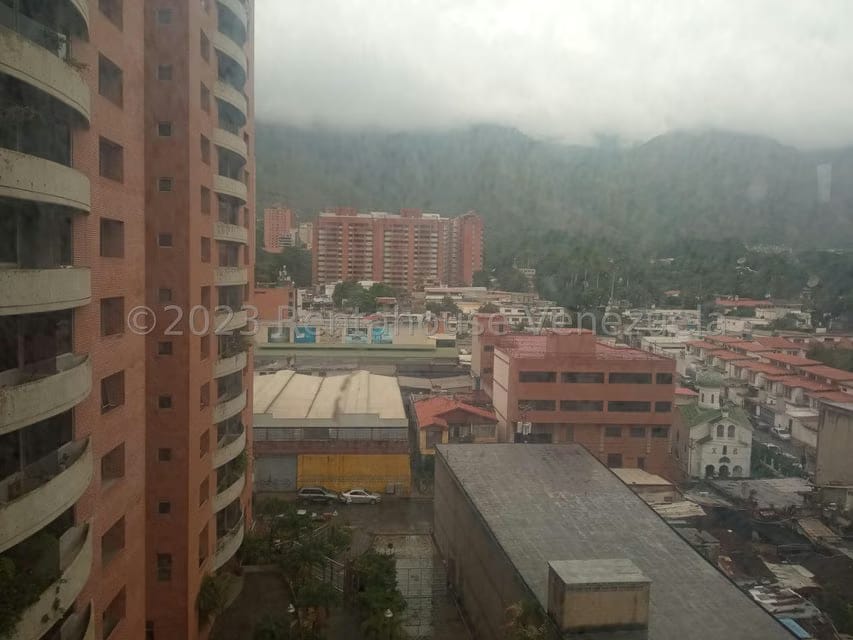 Comercial (Oficina) en Alquiler en Los Dos Caminos, Distrito Metropolitano - 5