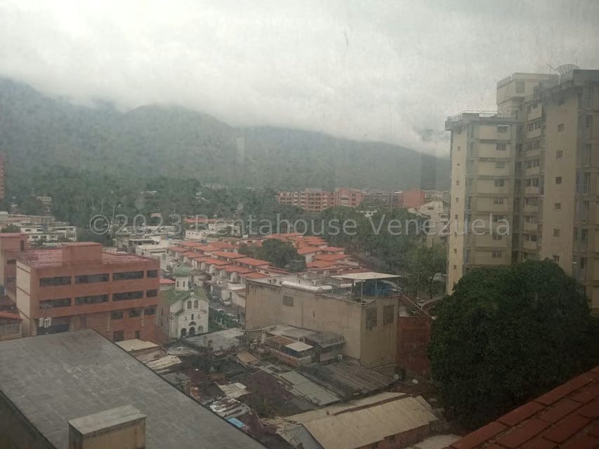 Comercial (Oficina) en Alquiler en Los Dos Caminos, Distrito Metropolitano - 8