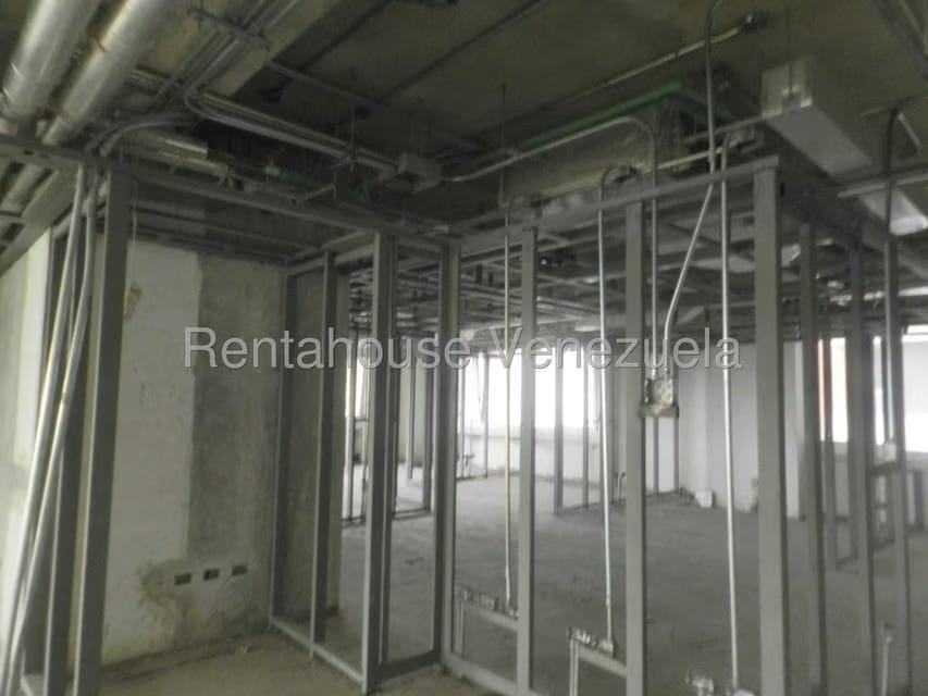 Comercial (Oficina) en Alquiler en Los Dos Caminos, Distrito Metropolitano - 10
