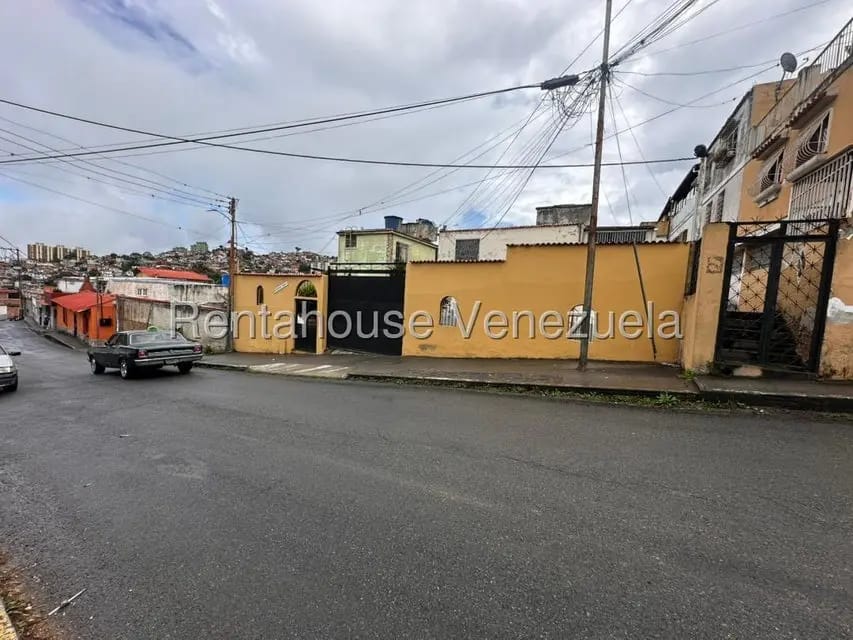 Casa (1 Nivel) en Alquiler en Los Teques, Miranda - 2