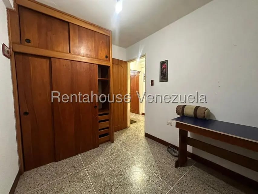 Casa (1 Nivel) en Alquiler en Los Teques, Miranda - 24
