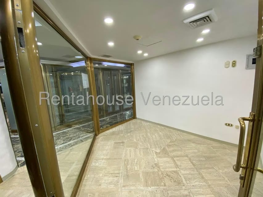 Comercial (Local Comercial) en Alquiler en Chuao, Distrito Metropolitano - 8