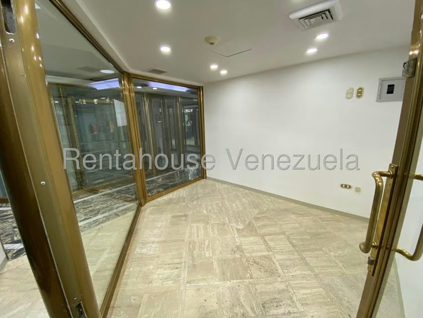 Comercial (Local Comercial) en Alquiler en Chuao, Distrito Metropolitano - 9
